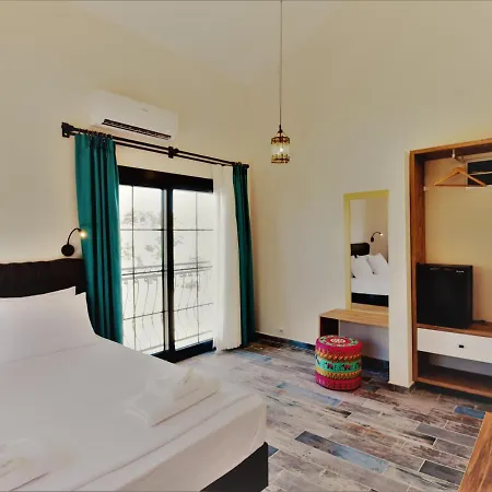 Juliet Hotel *
