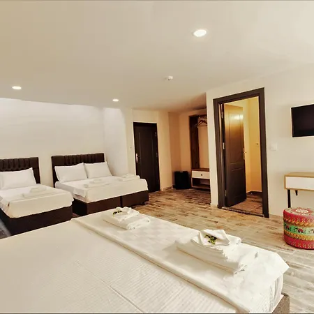 Juliet Hotel *